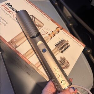 Shark flex style with 5 attachments